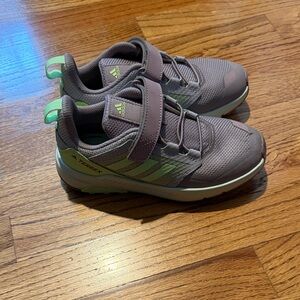 Adidas Kids Terrex Sneakers in lavender and Lime